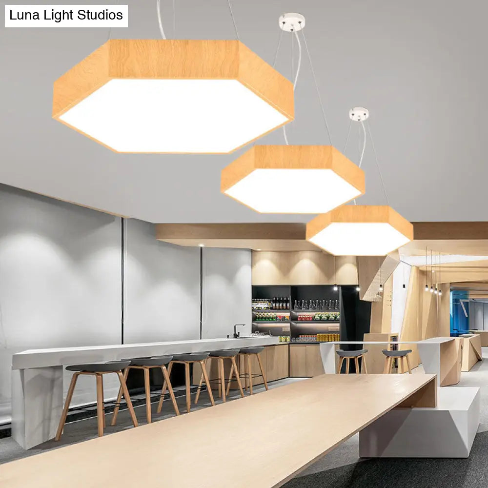 Lámpara colgante LED hexagonal: la sencillez se une a la elegancia en la lámpara de araña del dormitorio.