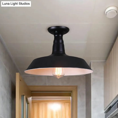 Lámpara de techo semiempotrada DecorBites™ estilo granero industrial en color negro - 10"/14" de diámetro, 1 bombilla, pantalla metálica