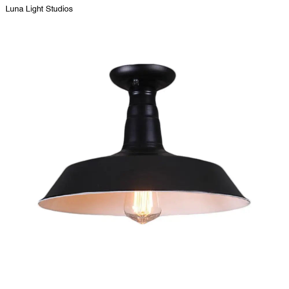 Lámpara de techo semiempotrada DecorBites™ estilo granero industrial en color negro - 10"/14" de diámetro, 1 bombilla, pantalla metálica