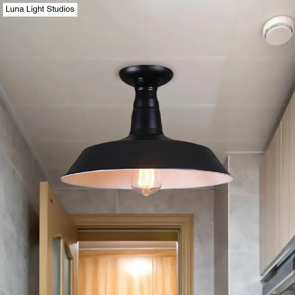 Lámpara de techo semiempotrada DecorBites™ estilo granero industrial en color negro - 10"/14" de diámetro, 1 bombilla, pantalla metálica