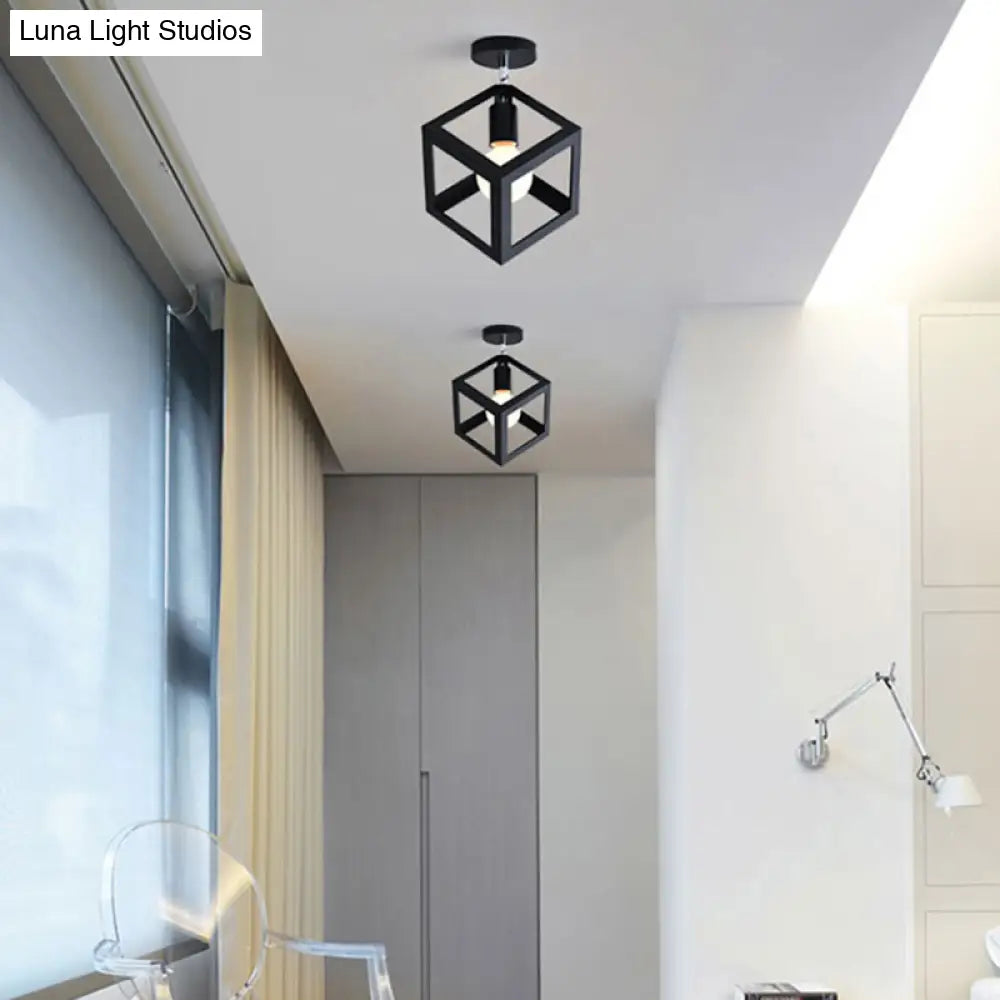 Lámpara colgante industrial negra DecorBites™ para techo de pasillo - Semiempotrada, forma esférica/ovalada, con estructura de hierro, 1 luz