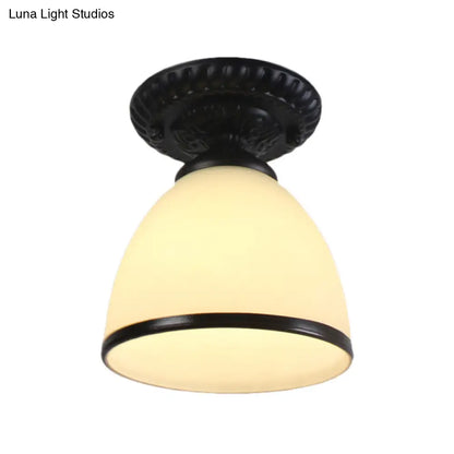 ديكوربايتس™ - مصباح سقف صناعي أسود شبه مسطح مع غطاء زجاجي حليبي - مثالي للمعرض