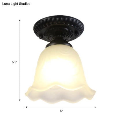 ديكوربايتس™ - مصباح سقف صناعي أسود شبه مسطح مع غطاء زجاجي حليبي - مثالي للمعرض