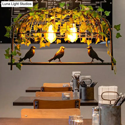 مصباح معلق معدني على شكل قفص صناعي من DecorBites™ مع أوراق خضراء مقلدة لغرفة الطعام