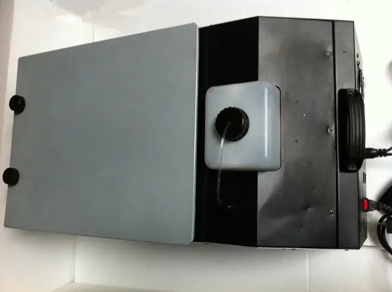 Industrial gray 3000w low lying gray and black fog machine with translucent fluid reservoir for ground stage decor