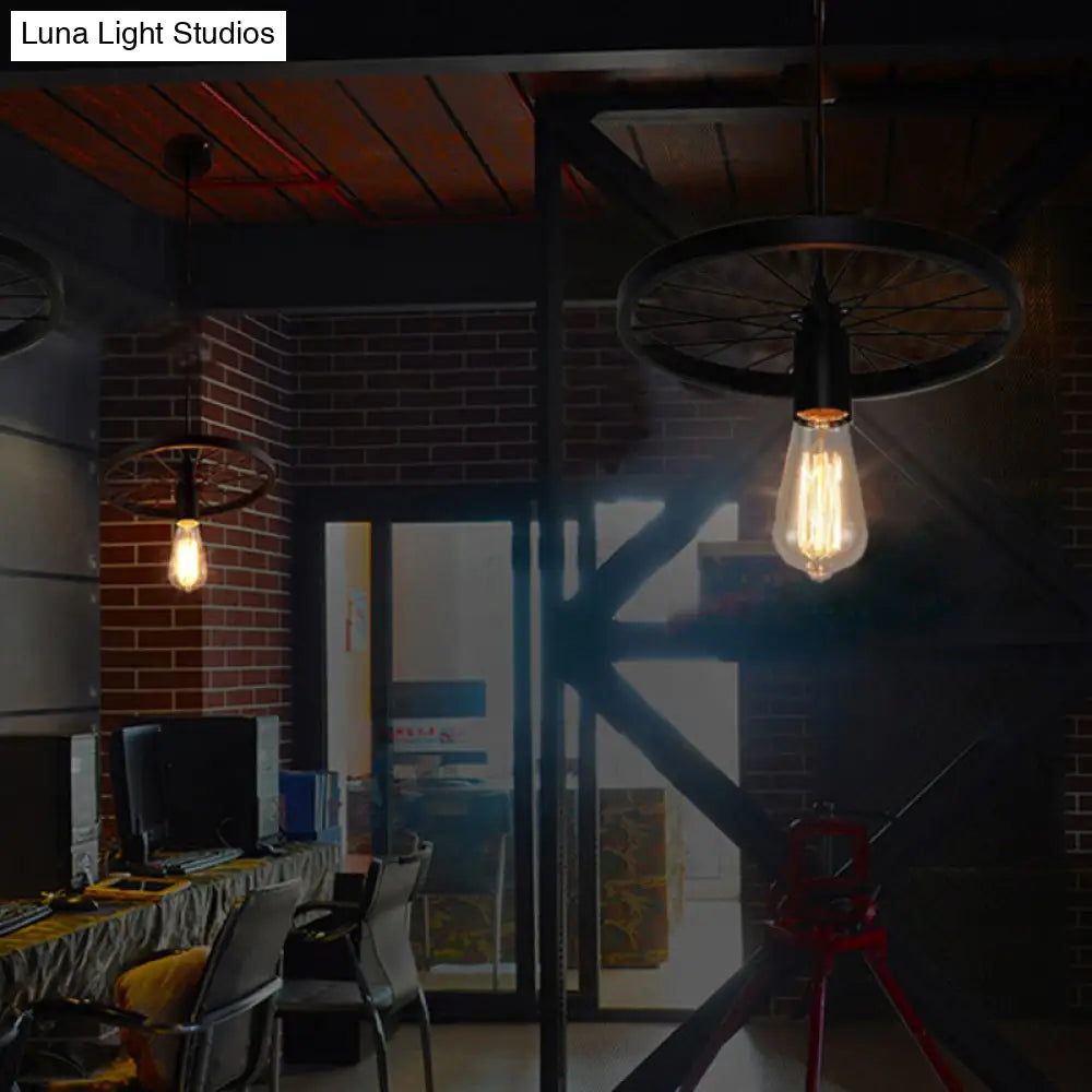 Industrial Metal Wagon Wheel Pendant Lamp: Black Hanging Light Fixture for Restaurants