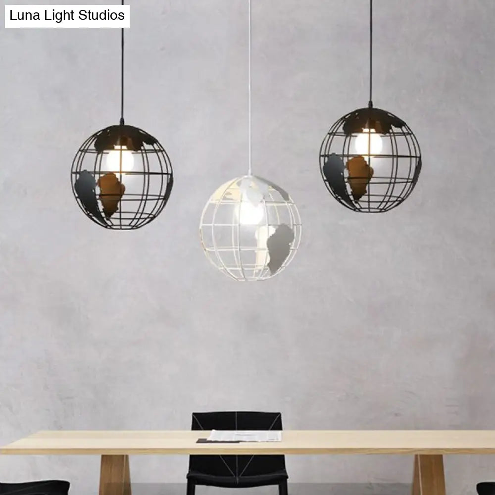 Iron Wireframe Globe Pendant Light - Industrial Ceiling Lamp with 1 Bulb for Restaurants