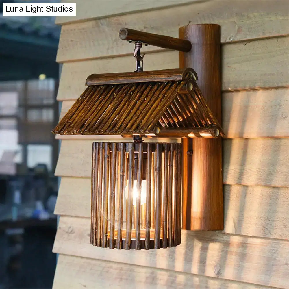Rustic lodge style bamboo wall light with traditional roof design and warm amber e26 e27 lighting 220v-240v 110v-120v