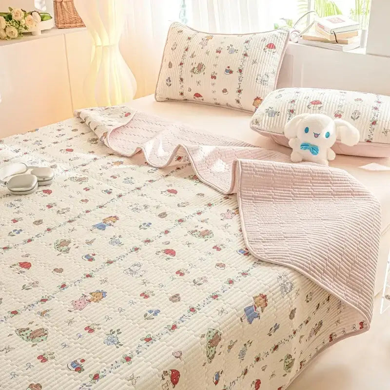 Cream-colored quilted mattress mat with decorbites cartoon pattern cotton featuring pastel characters and flowers