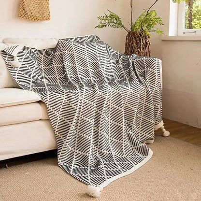 Luxury black and white geometric-patterned decorbites knit sofa blanket with tassels for bedroom throw use