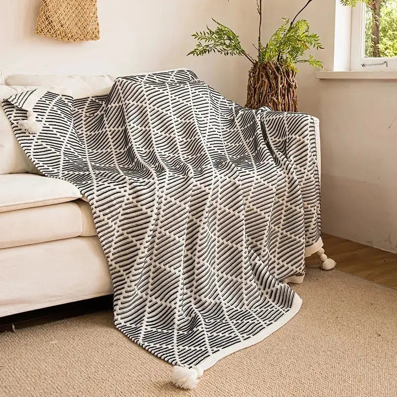 Luxury black and white geometric-patterned decorbites knit sofa blanket with tassels for bedroom throw use