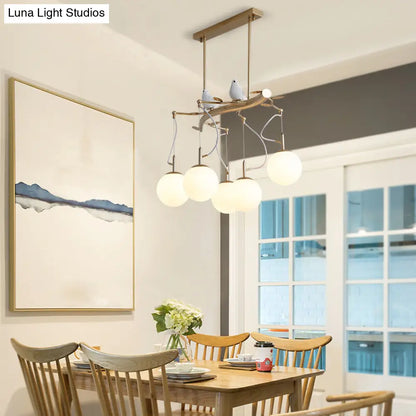 Lámpara colgante esférica de cristal soplado lechoso con acabado dorado - Kit de iluminación colgante posmoderno de 5 luces