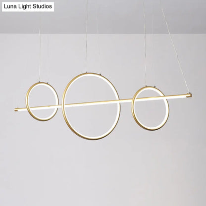 مصباح معلق LED أكريليك بسيط من DecorBites™ باللون الأسود/الذهبي، إضاءة دافئة/بيضاء - عرض 35.5 بوصة/43 بوصة