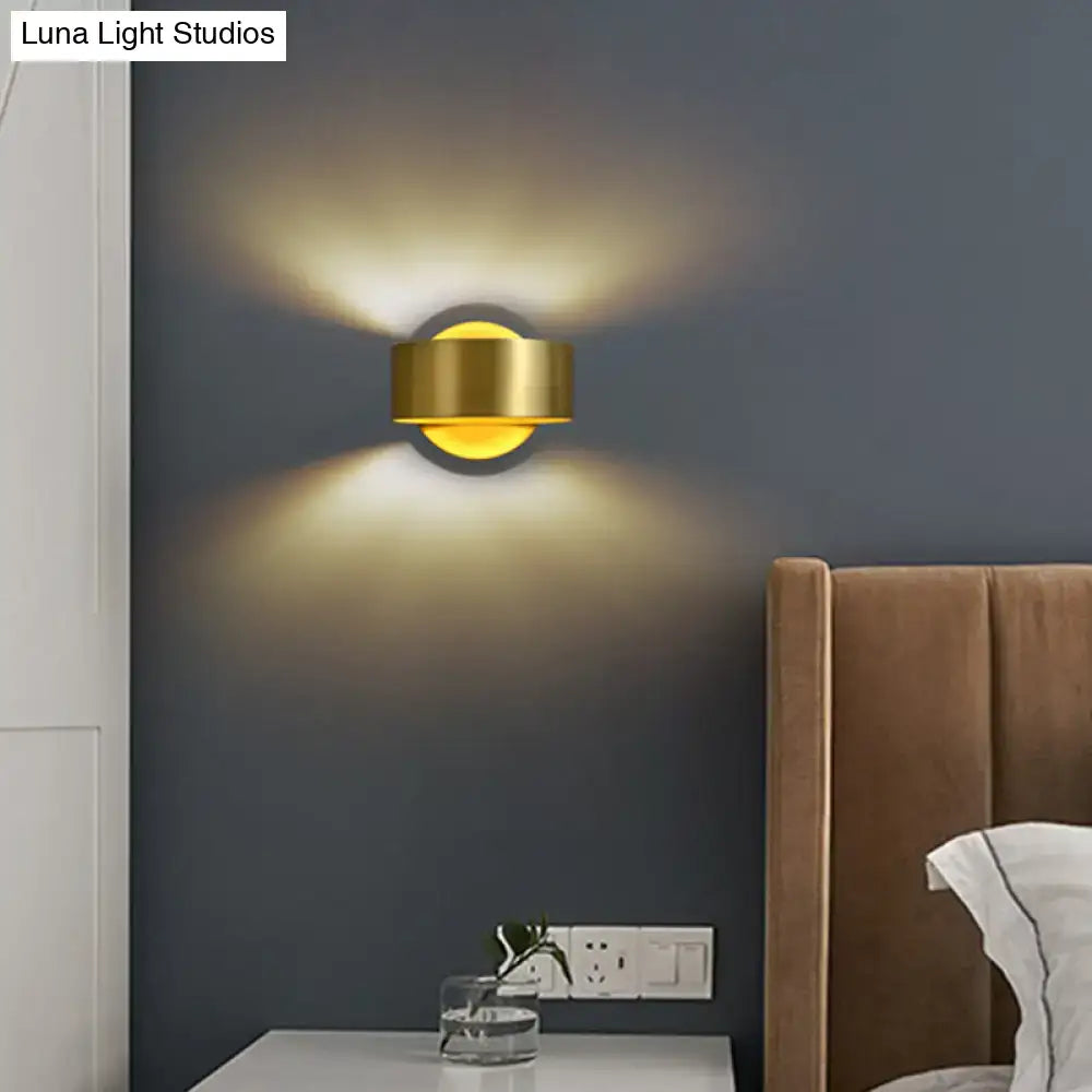 Gold-finished minimalist brass curved wall lamp with warm circular light source for 110v-120v or 220v-240v use