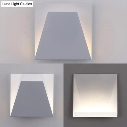 DecorBites™ DecorBites™ Minimalist Geometric Metal LED Wall Sconce in Warm/White Lighting for Bedroom