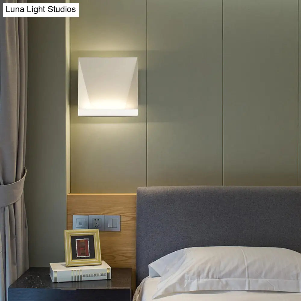 DecorBites™ DecorBites™ Minimalist Geometric Metal LED Wall Sconce in Warm/White Lighting for Bedroom