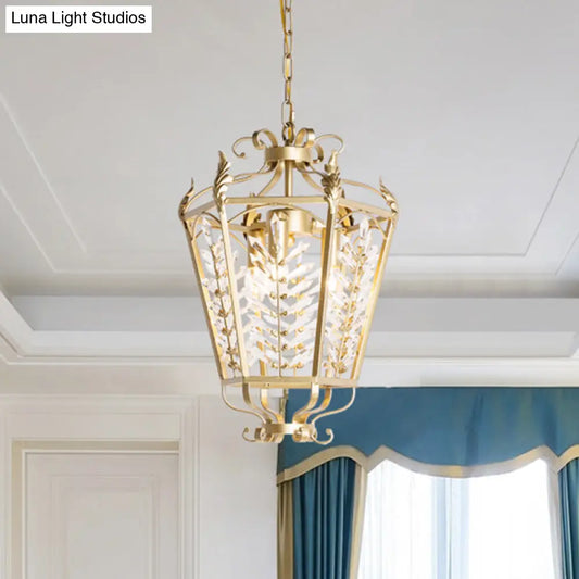 Lámpara de araña minimalista dorada con cristales facetados y colgante en forma de tallo botánico