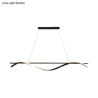 Lámpara colgante LED minimalista DecorBites™ para isla de comedor en color negro, luz blanca cálida