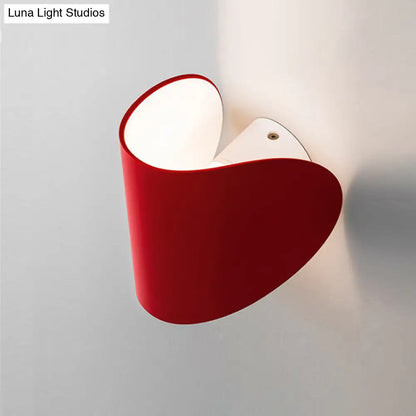 DecorBites™ DecorBites™ Minimalist Metallic LED Curved Wall Light for Living Room