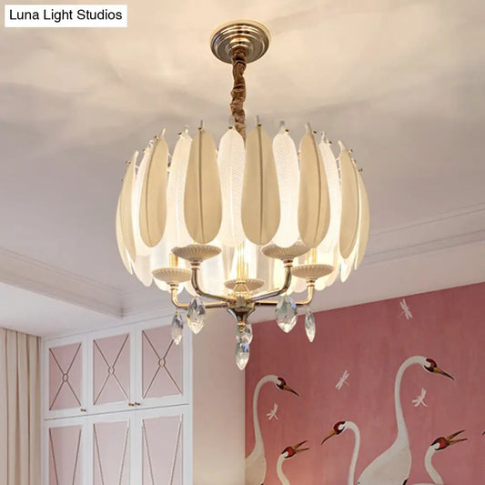 Lámpara de araña minimalista blanca para dormitorio con colgante de cristal y vela, plumas de vidrio y cerámica – 5 bombillas