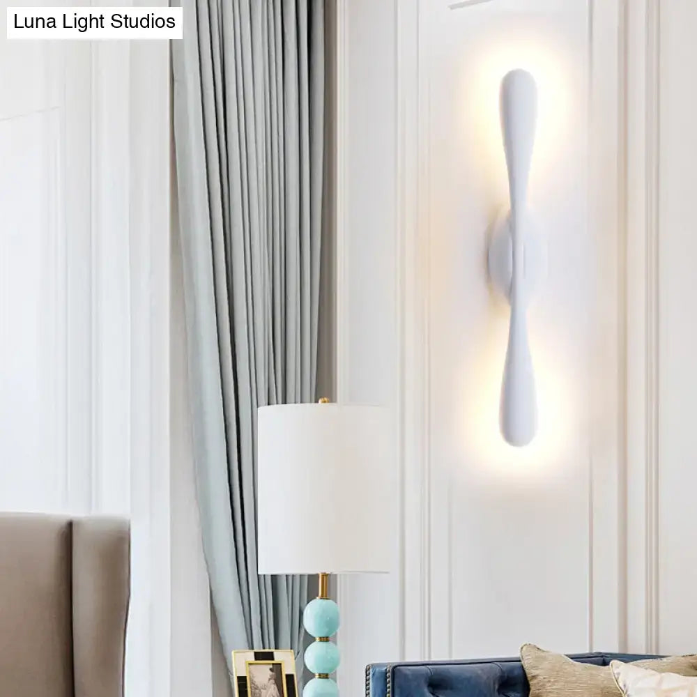White sleek minimalist linear wall sconce lighting with sculptural design for living room wall mounting