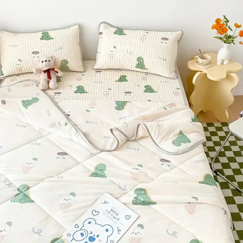 Cute cream-colored quilt set with green dinosaur ice cream patterns and a latex fitted sheet set for bedroom use