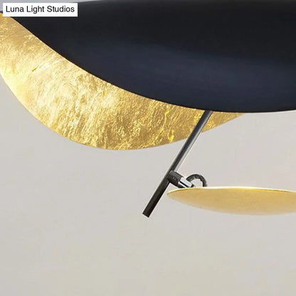 Lámpara colgante moderna de 1 bombilla con pantalla metálica en forma de sombrero - Perfecta para restaurantes