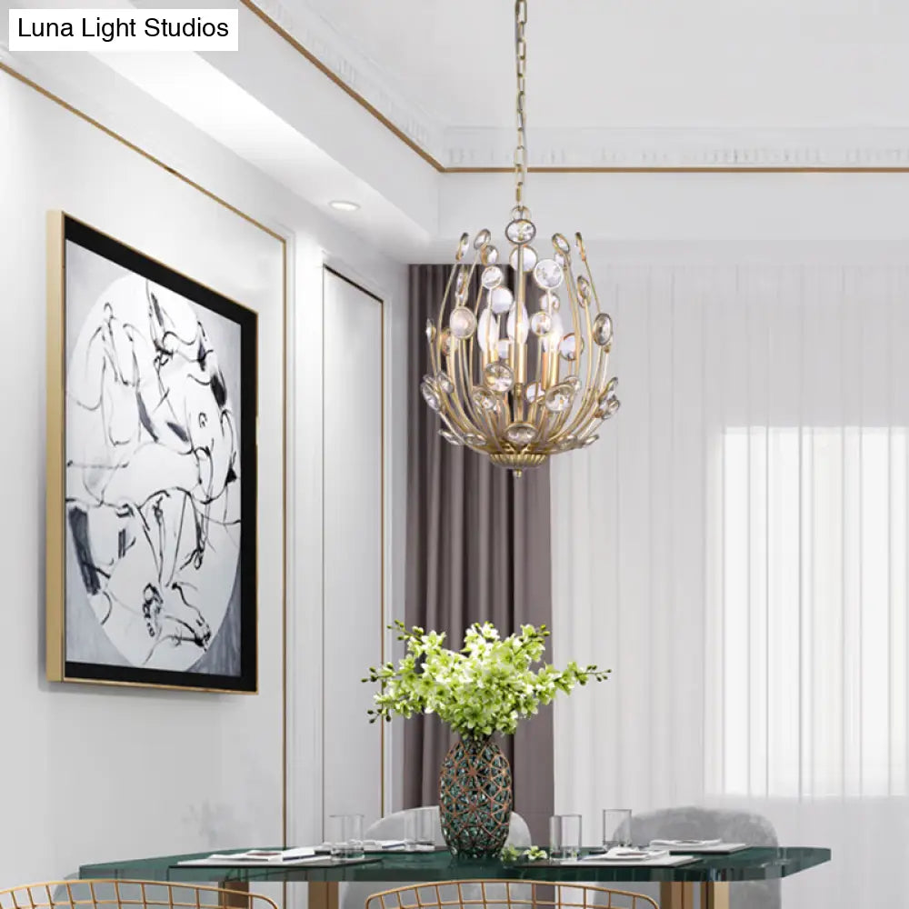 Lámpara de araña moderna de 3 luces con diseño floral en dorado - Lámpara colgante de metal y cristal para comedor
