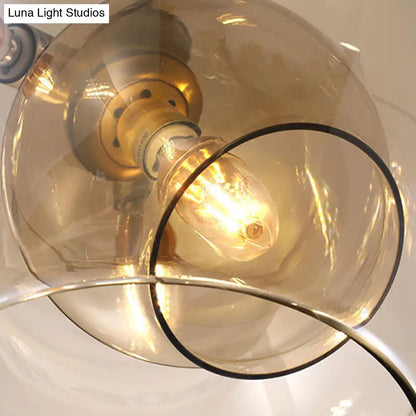 Lámpara de araña moderna de cristal ámbar/transparente para comedor con tres luces.