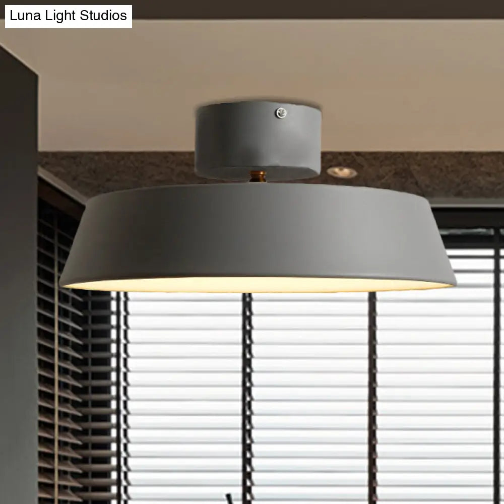 DecorBites™ DecorBites™ Lámpara de techo semiempotrada estilo granero moderno: Lámpara de techo giratoria con difusor acrílico blanco/verde