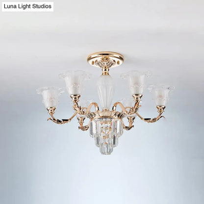 Lámpara de techo semiempotrada DecorBites™ Modern Bellflower de cristal esmerilado, color dorado con detalles de cristal.