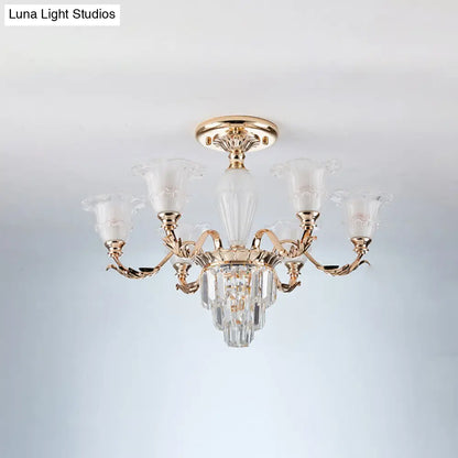 Lámpara de techo semiempotrada DecorBites™ Modern Bellflower de cristal esmerilado, color dorado con detalles de cristal.