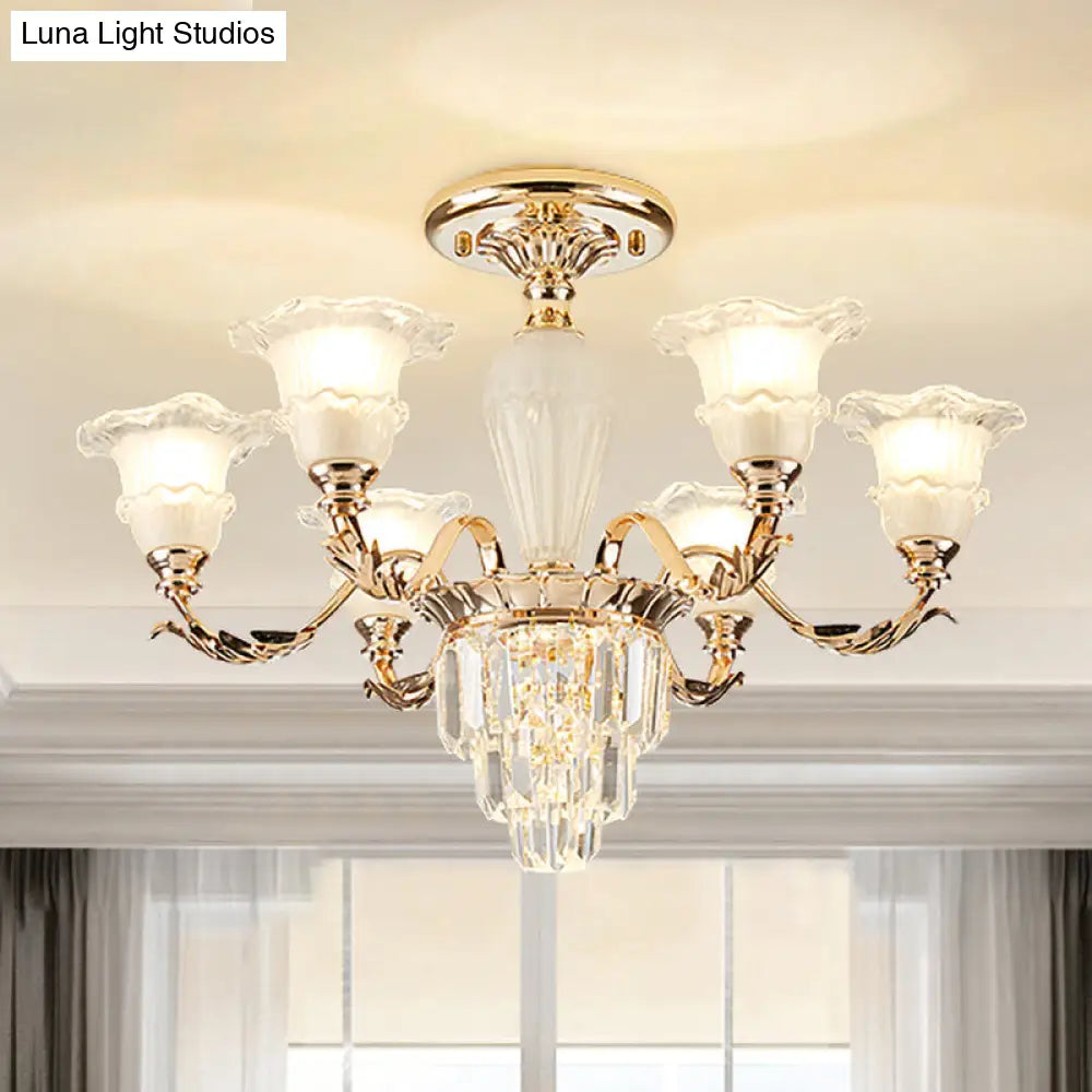 Lámpara de techo semiempotrada DecorBites™ Modern Bellflower de cristal esmerilado, color dorado con detalles de cristal.