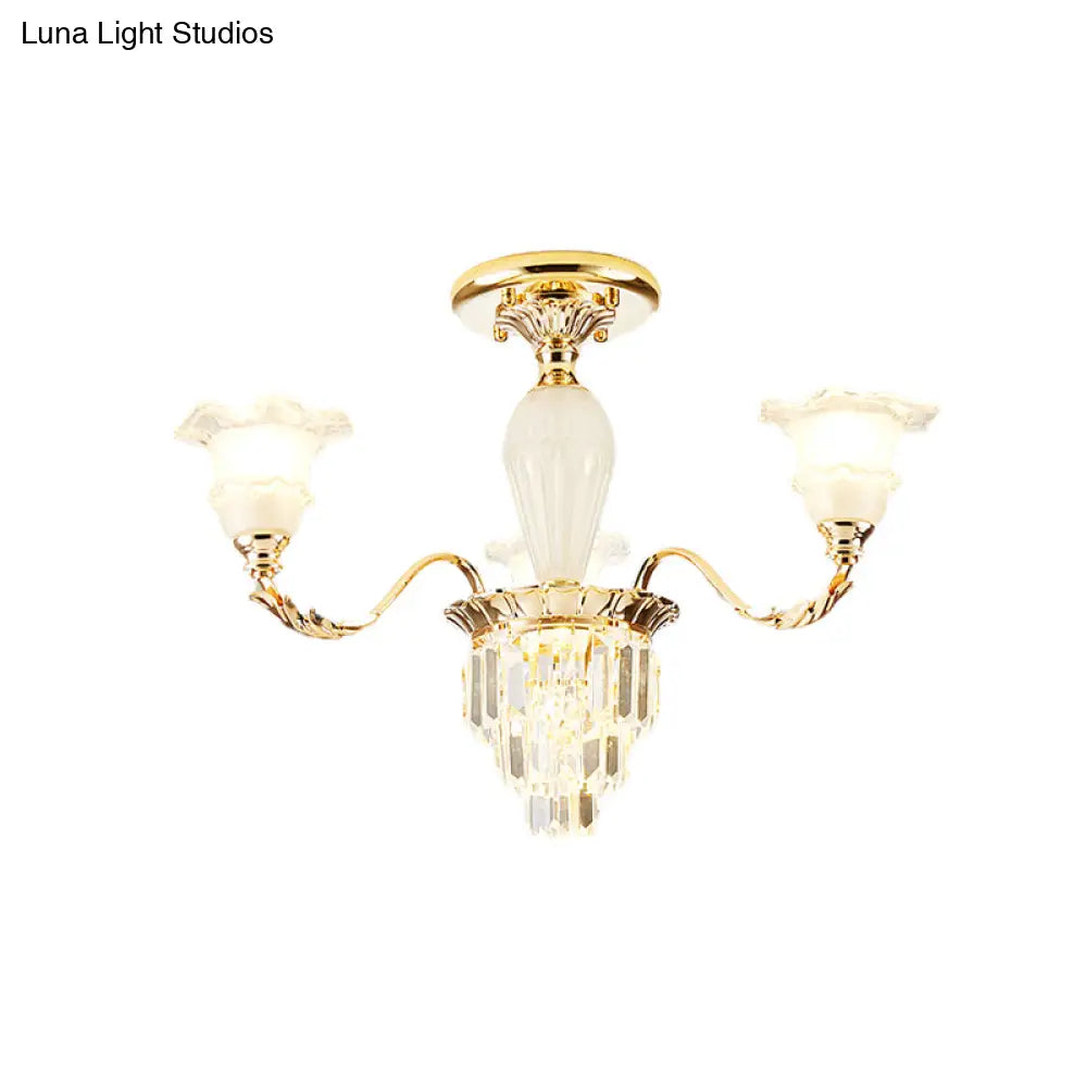 Lámpara de techo semiempotrada DecorBites™ Modern Bellflower de cristal esmerilado, color dorado con detalles de cristal.