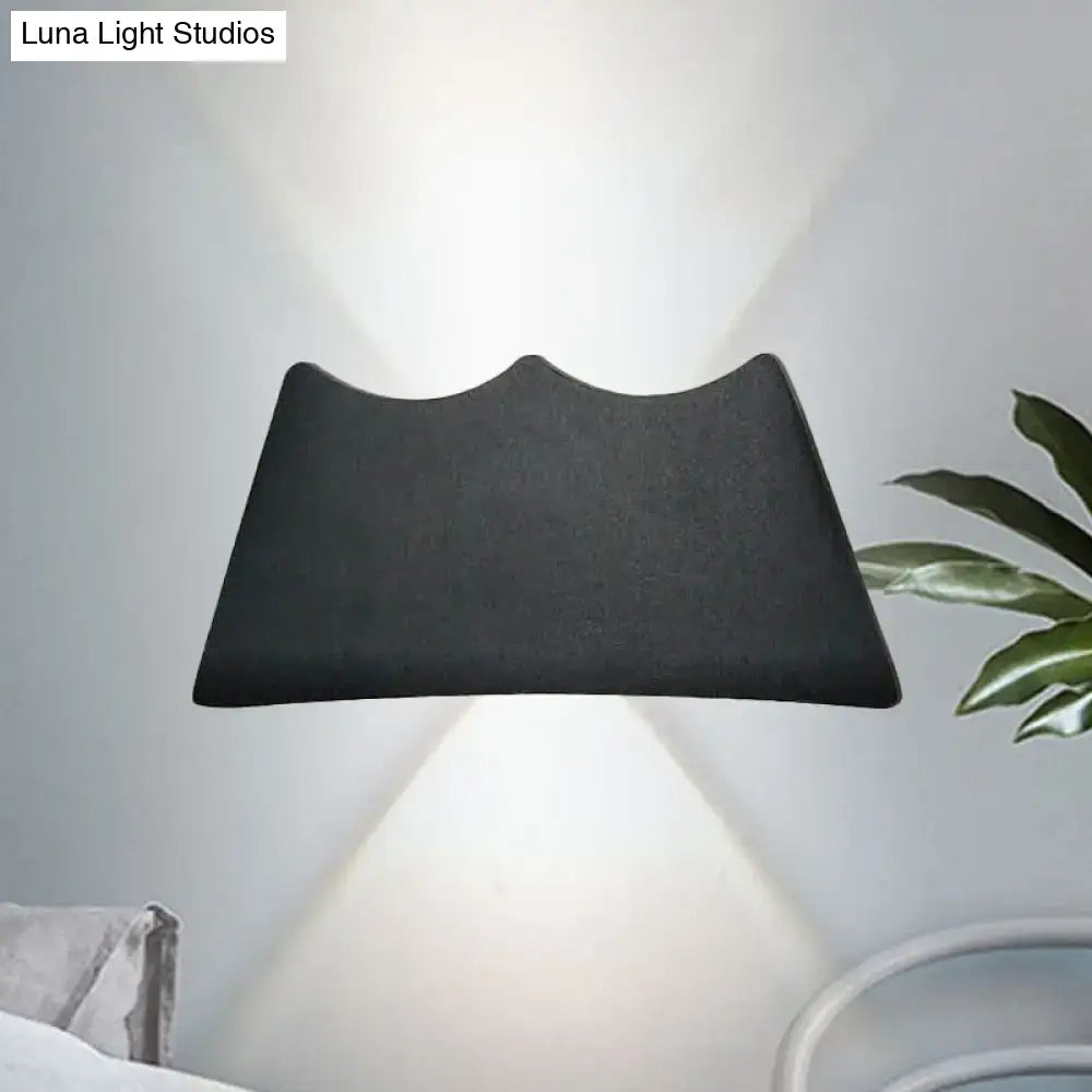 Modern black and silver led wall sconce with matte finish and wave design for 110v-120v and 220v-240v bedroom lighting