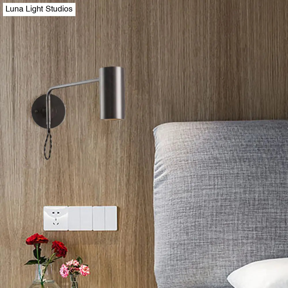 Aplique de pared moderno DecorBites™ en negro y latón con pantalla metálica - Lámpara de dormitorio