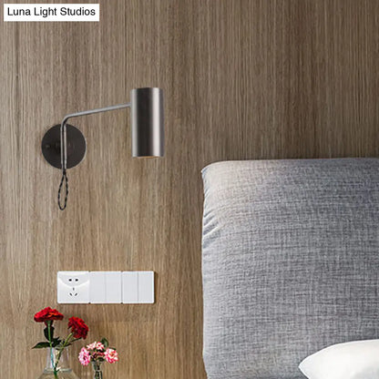 Aplique de pared moderno DecorBites™ en negro y latón con pantalla metálica - Lámpara de dormitorio