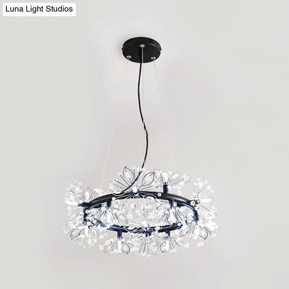 Lámpara de araña negra moderna con iluminación de 18 bombillas y elegante diseño floral de cuentas de cristal.