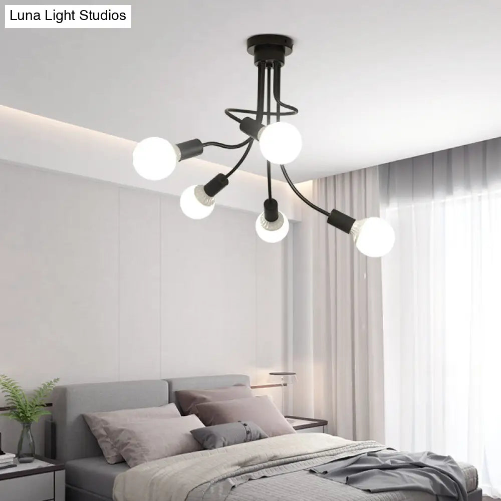 Lámpara de techo moderna con brazos curvos de metal negro: una lámpara de araña sencilla pero elegante con 3 o 5 luces para la decoración del comedor.