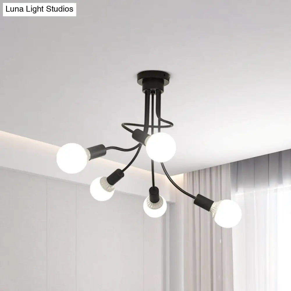 Lámpara de techo moderna con brazos curvos de metal negro: una lámpara de araña sencilla pero elegante con 3 o 5 luces para la decoración del comedor.