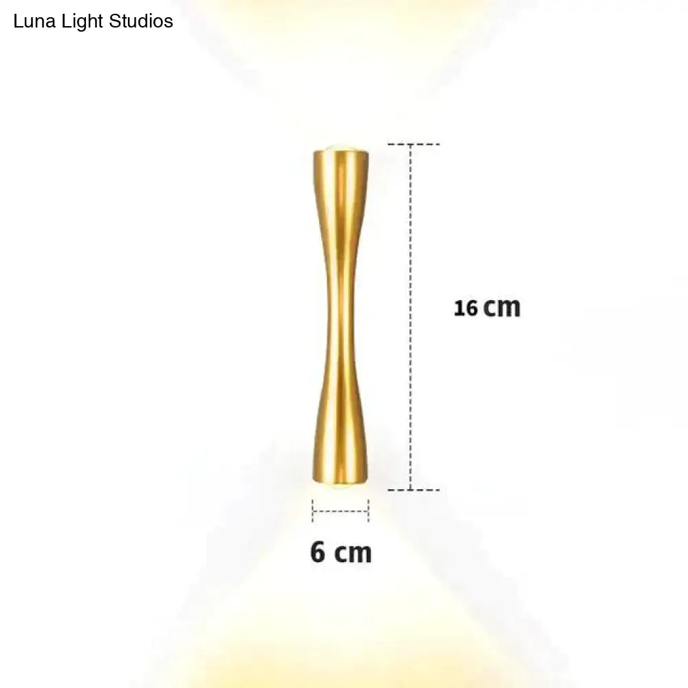 Gold-colored brass wall sconce 16 cm tall with slender hourglass shape for modern black curved outdoor porch light