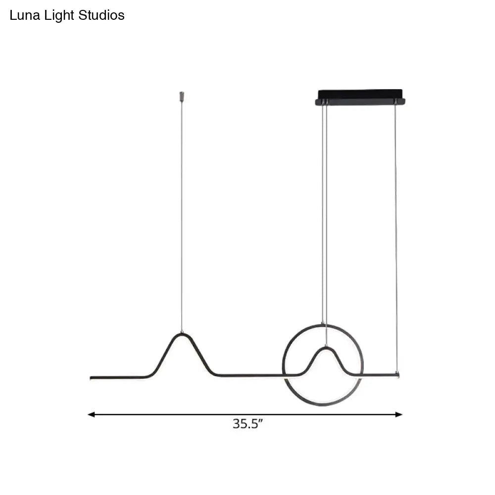 Iluminación lineal LED DecorBites™ moderna de aluminio negro/dorado para isla de cocina con diseño de sol y montaña - Luz blanca cálida