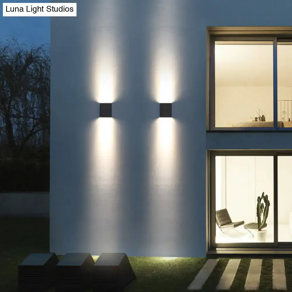 Modern black metal shade wall light with warm focused lighting suitable for garden outdoor use 220v-240v 110v-120v