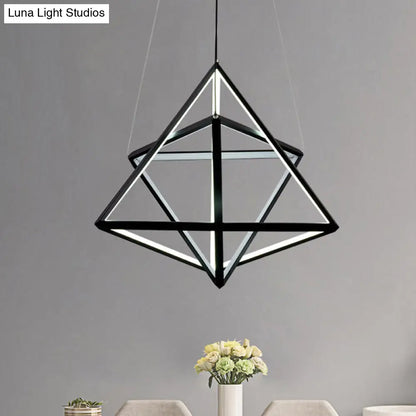 Lámpara de araña LED triangular negra moderna de acrílico - Elegante lámpara colgante para comedor