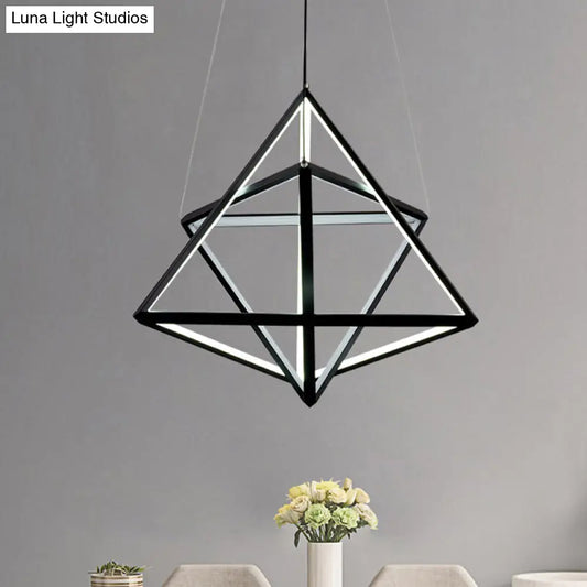 Lámpara de araña LED triangular negra moderna de acrílico - Elegante lámpara colgante para comedor