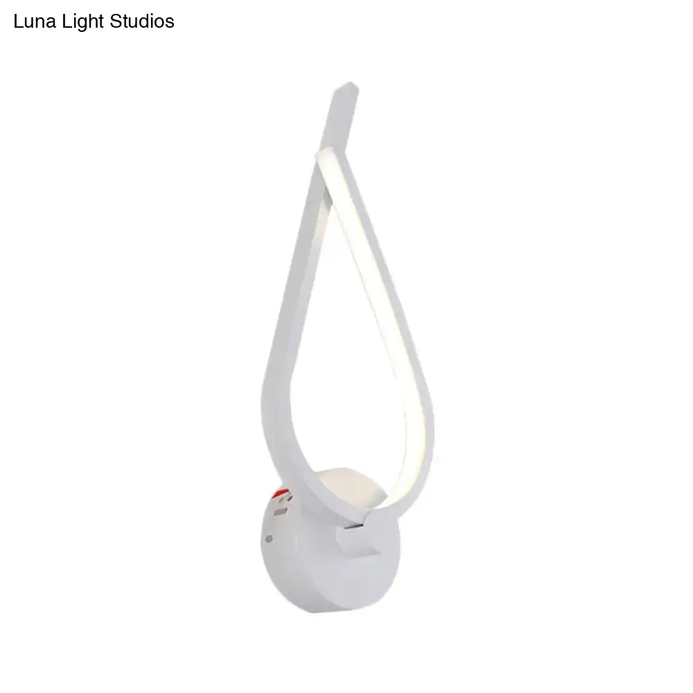 Modern black and white metal kink linear wall light with a sleek teardrop-shaped led wall sconce design