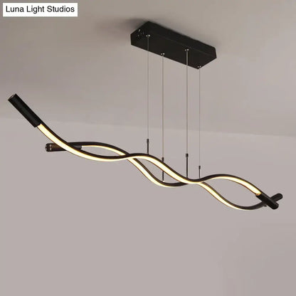 Modern black and gold wave shaped aluminum pendant lamp with sleek twisting design for dining room lighting