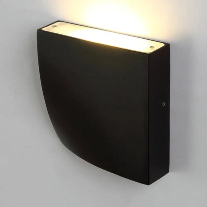 Aplique de pared curvo moderno DecorBites™: Metal, LED, 5.5"/10" de ancho, Blanco/Negro, Lámpara para sala de estar