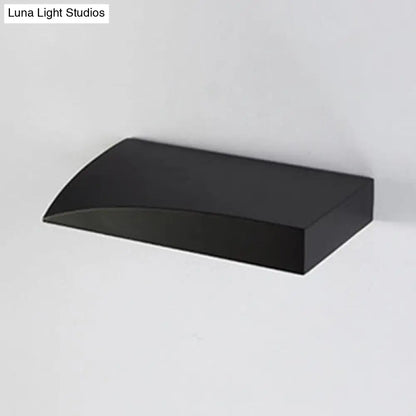 Aplique de pared curvo moderno DecorBites™: Metal, LED, 5.5"/10" de ancho, Blanco/Negro, Lámpara para sala de estar