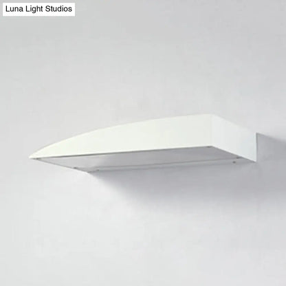 Aplique de pared curvo moderno DecorBites™: Metal, LED, 5.5"/10" de ancho, Blanco/Negro, Lámpara para sala de estar